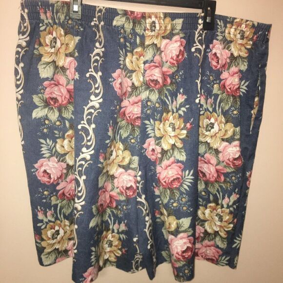 Vintage Graver Studio Floral Shorts Plus Size 3X - Picture 3 of 10